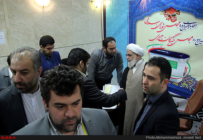 ششمین روز ثبت‌نام داوطلبان مجلس خبرگان و  مجلس شورای اسلامی - وزارت ک