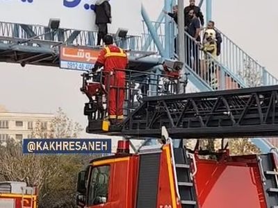 دختر خانومی که قصد خودکشی در اتوبان ستاری داشت؛ با کمک نیروهای امدادی و انتظامی از این اقدام منصرف شد + فیلم