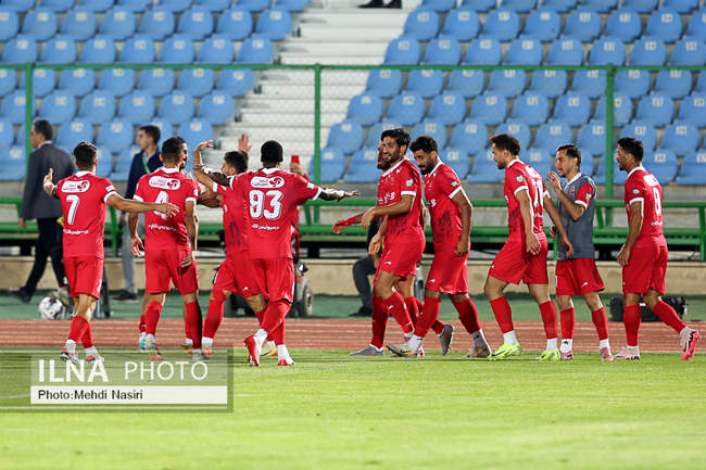 دیدار تیمهای فوتبال پرسپولیس تهران و ذوب آهن اصفهان