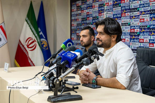 نشست خبری مربیان تیم فوتبال شمس آذر و هوادار
