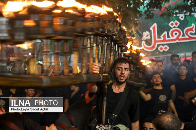 آیین مشعل گردانی در دولت آباد
