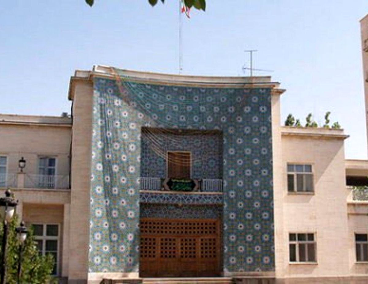 ممنوع‌التصویری رئیس دانشگاه علوم پزشکی استان دروغ  است/درگیری با ویروس کرونا نوعی جنگ است/ مردم سیزده بدر در خانه بمانند همه جا تعطیل است 
