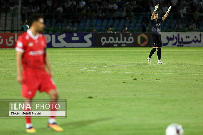 دیدار تیم های فوتبال پرسپولیس تهران و ملوان بندرانزلی