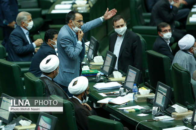 Zarif addresses Parliament open session