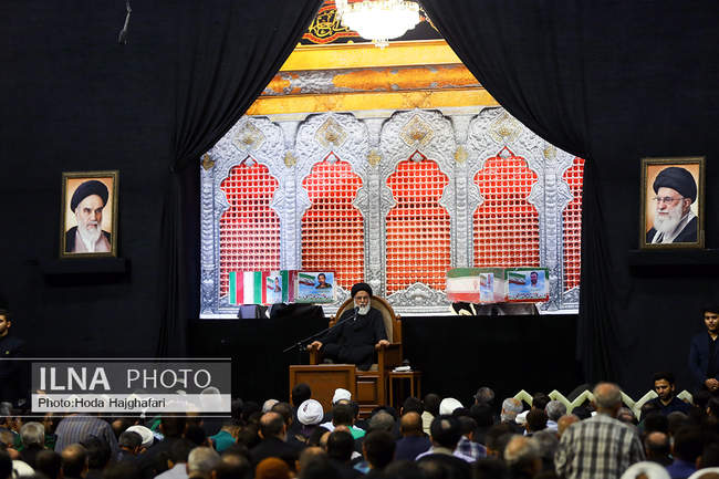 تعویض پرچم گنبد نورانی حضرت فاطمه معصومه سلام الله علیها