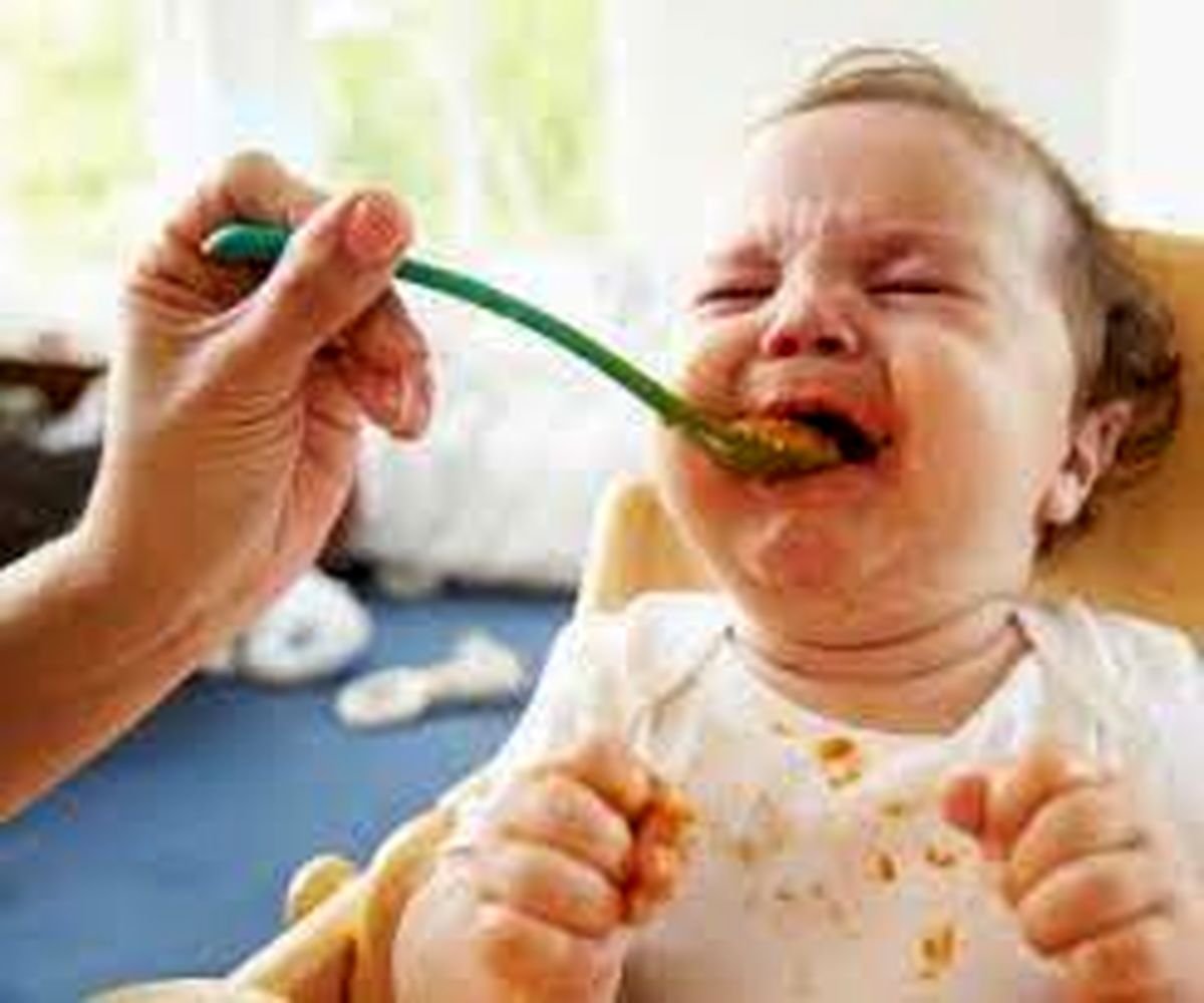 اثرات منفی زوری غذا دادن به کودک
