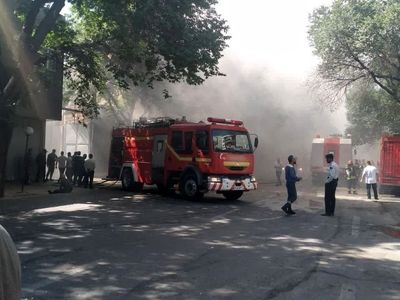 مصدومیت دو آتش‌نشان در عملیات اطفای حریق یک کارگاه کفاشی در تبریز 