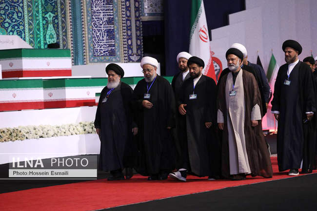 ادای احترام مهمانان و مسئولان خارجی به پیکر امام شهید/1