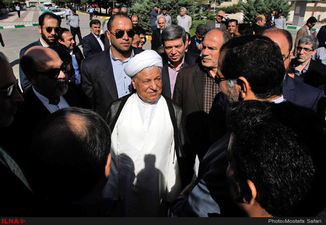 بازدید آیت الله هاشمی رفسنجانی از چند طرح در دانشگاه آزاد اسلامی واح