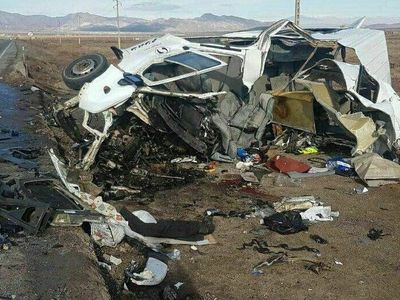 برخورد اتوبوس با ون ۶ کشته برجای گذاشت 