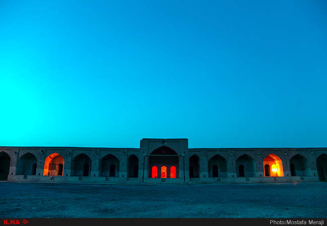 نماهای شبانه کاروانسرای ساسانی دیرگچین