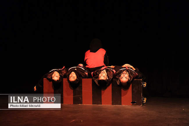 نمایش «لارو» در عمارت نوفل‌لوشاتو 