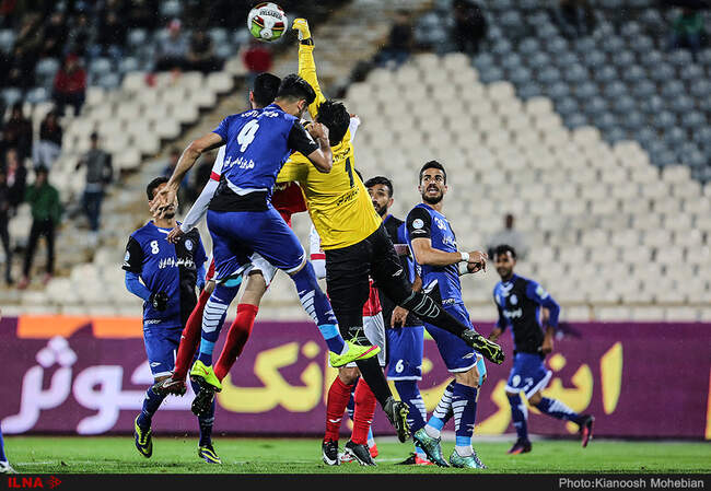 دیدار تیم های فوتبال پرسپولیس تهران و استقلال خوزستان