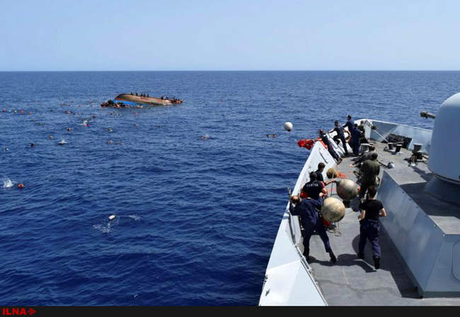 نجات صدها سرنشین قایق واژگون توسط نیروی دریایی ایتالیا 