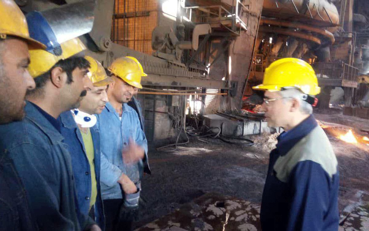 حضور یزدی‌زاده در اولین دقایق سال ۱۳۹۹ در کنار تلاشگران ذوب آهن اصفهان