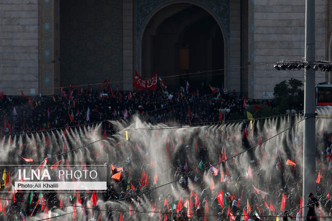 اقامه نماز بر پیکر رهبر شهید انقلاب در مصلای تهران / 7