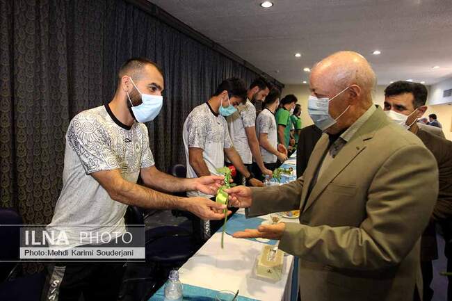 دیدار استاندار اصفهان با مدیریت کارخانه ذوب آهن اصفهان و اعضای تیم فوتبال ذوب آهن 
