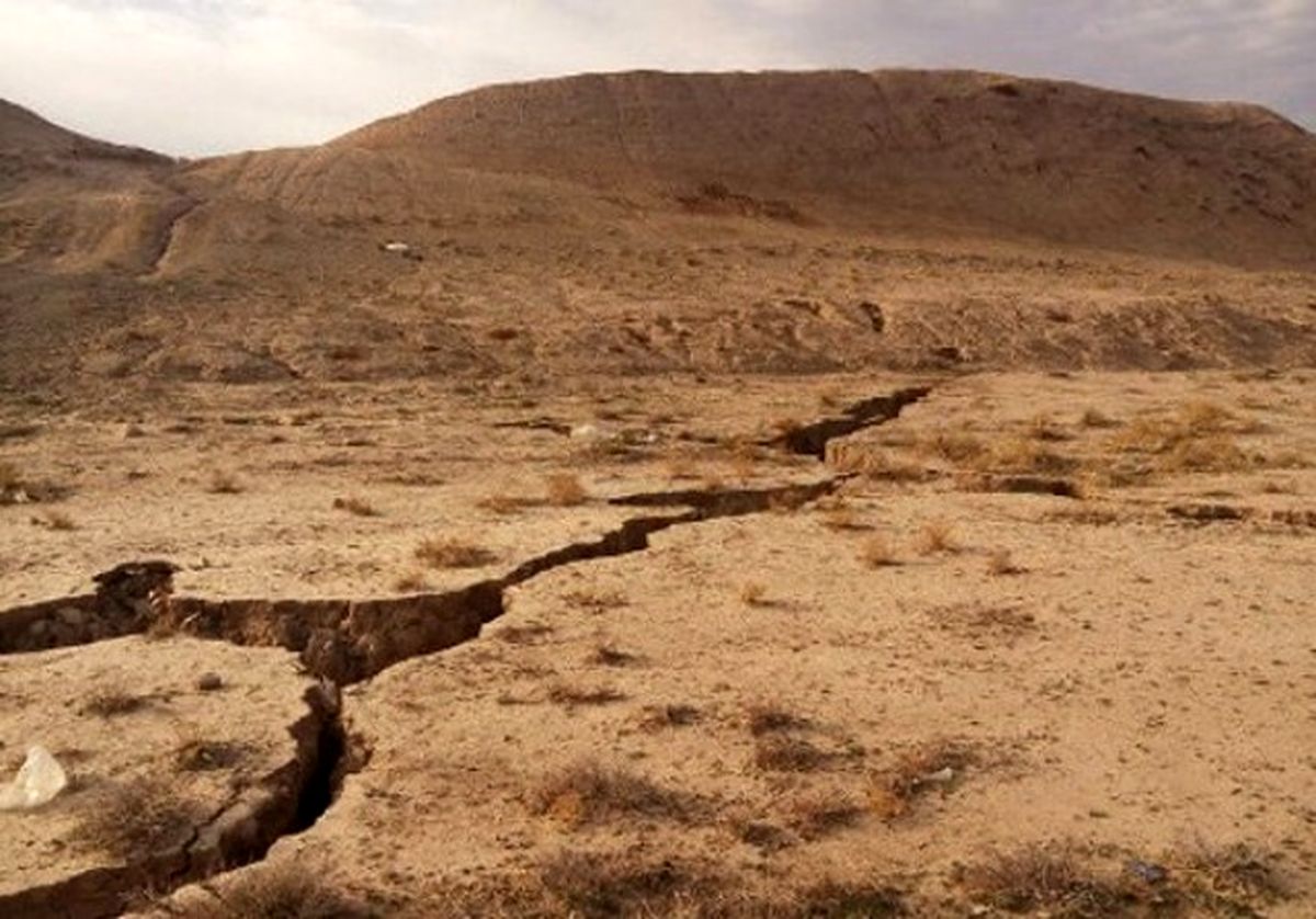 به صدا در آمدن زنگ خطر فرونشست زمین در روستای میلکی پارسیان/ فرونشست زمین و فروچاله ها را یکی نپندارید!/ بماند 