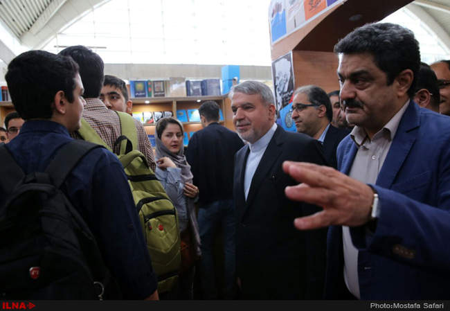 حضور  سید رضا صالحی امیری وزیر فرهنگ و ارشاد در سی‌‌اُمین نمایشگاه ب