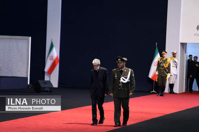 ادای احترام سران قوا و مسئولان نظام به پیکر آقای شهید ایران