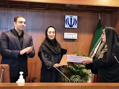  تجلیل از اولین بانوى طلایى پاورلیفتینگ ایران در نشست کمیسیون زنان کمیته ملى المپیک 