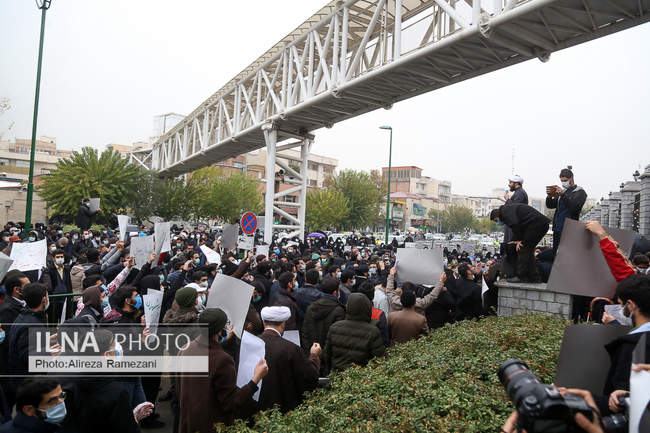 تجمع مردمی در محکومیت ترور شهید محسن فخری‌زاده