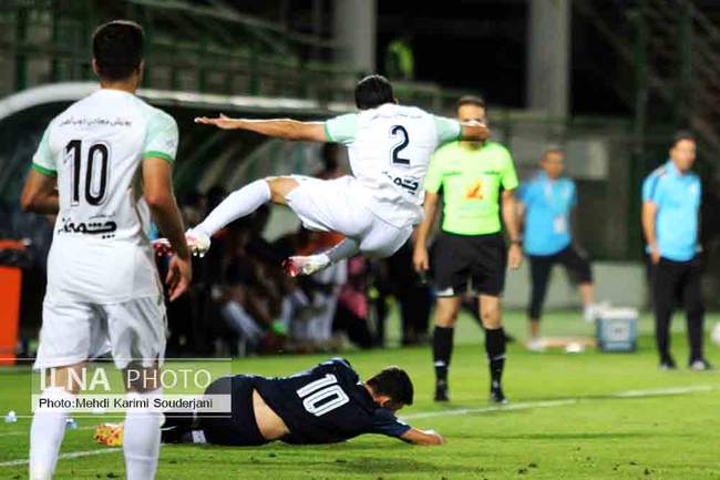 دیدار  تیمهای  فوتبال ذوب آهن اصفهان و پیکان تهران