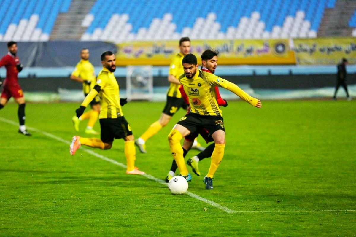 سپاهان و حذف یک مهره کلیدی دیگر در بازی با استقلال؛ شایان به سرنوشت آقایی دچار شد