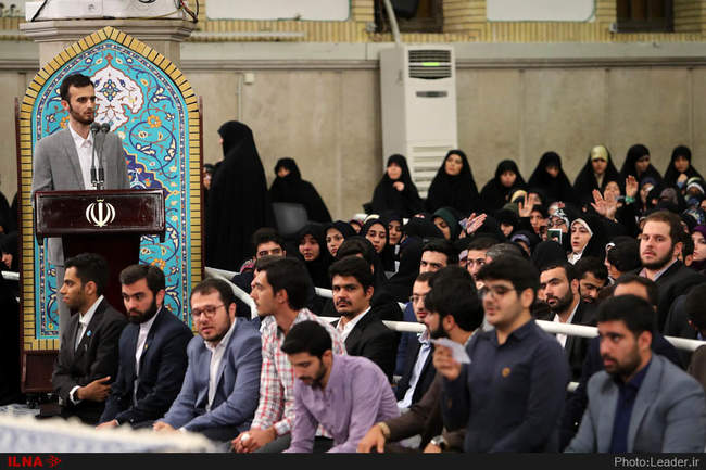 دیدار جمعی از دانشجویان و نمایندگان تشکل‌های دانشجویی با مقام معظم 