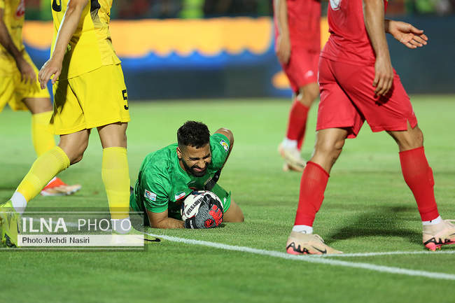 دیدار تیمهای فوتبال پرسپولیس تهران و فجر شهید سپاسی شیراز