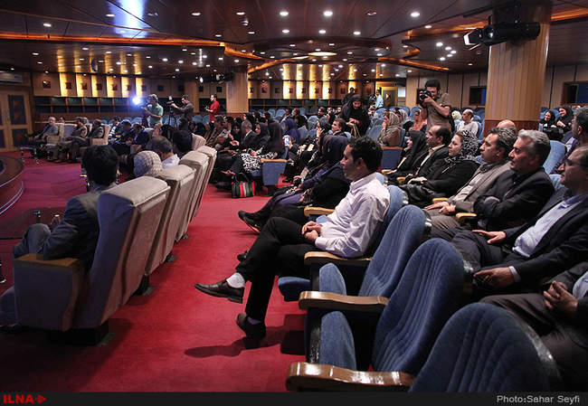 افتتاح نخستین نمایشگاه پوشاک مدارس