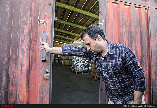 کشف 17 انبار بزرگ احتکار کاغذ، لوازم خانگی و آهن در تهران