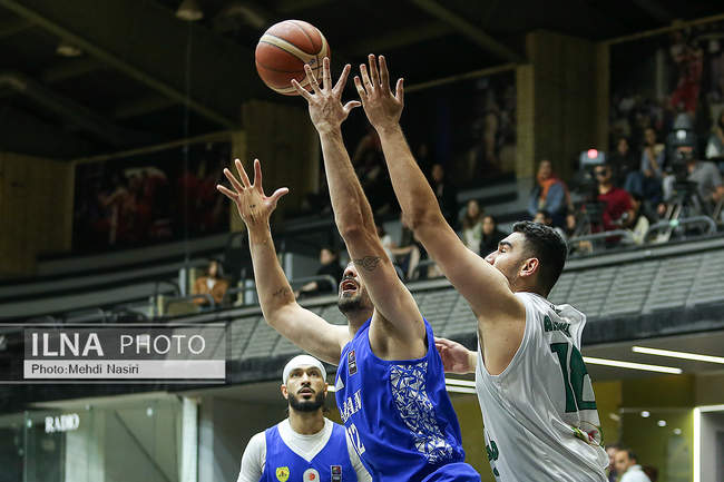 دیدار تیم های بسکتبال طبیعت اسلامشهر و پالایش نفت آبادان