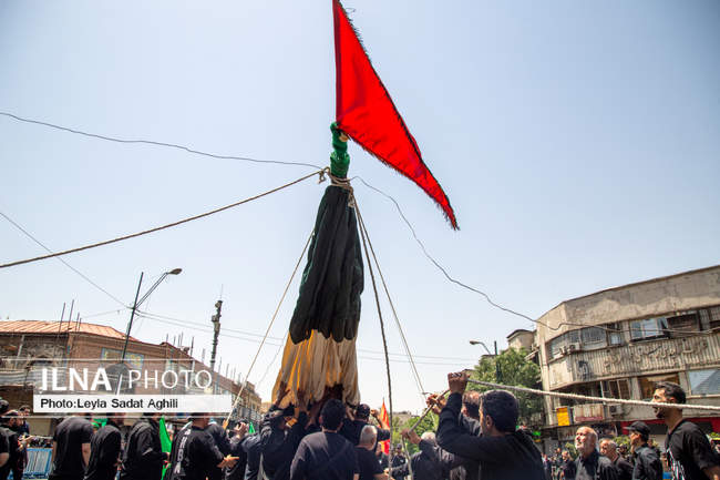 مراسم خیمه‌سوزان ظهر عاشورا در چهارراه گلوبندک تهران/1