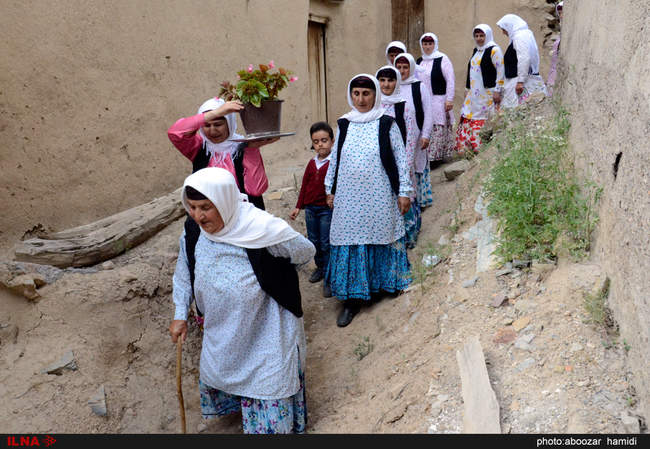 مراسم عیدی بران (بردن هدیه برای نوعروس) در روستاهای گیلان‎