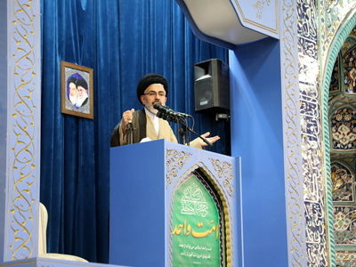 اگر هزار بار سجده کنیم، باز هم نمی‌توانیم شکر نعمت زندگی در جمهوری اسلامی را به جا آوریم