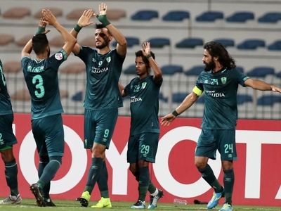 السومه برابر استقلال بازی می‌‌کند