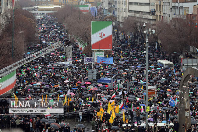 حضور مردم تبریز در راهپیمایی ۲۲ بهمن