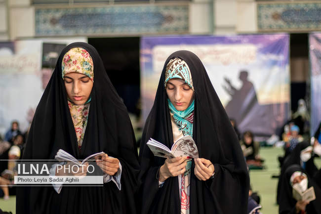 برگزاری مراسم دعای عرفه مصلی در جوار پیکر مطهر شهدای گمنام