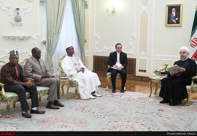 تقدیم استوارنامه سفیران 6 کشور به رئیس جمهوری