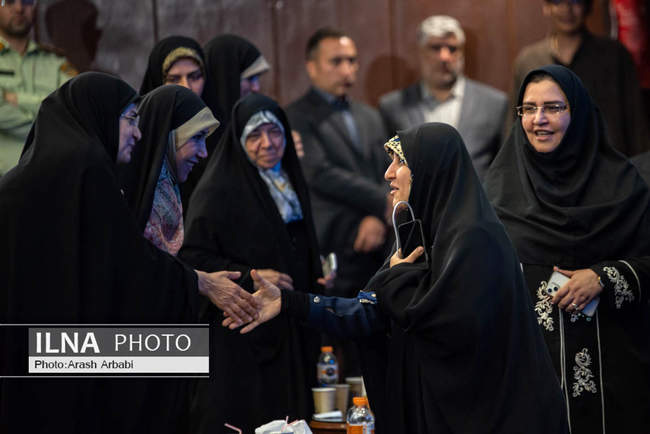مراسم تجلیل از زنان کارگر نمونه
