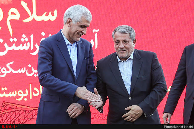 آیین برافراشتن پرچم عزا بر فراز بلندترین سکوی پرچم ایران