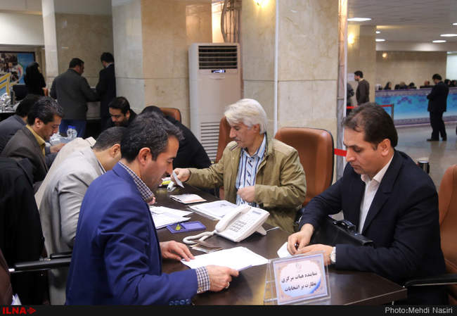 سومین روز ثبت نام داوطلبان مجلس شورای اسلامی و  مجلس خبرگان رهبری - وز