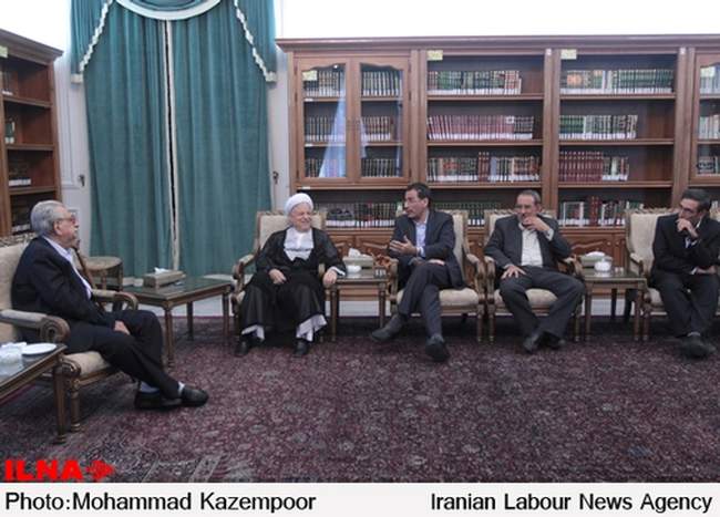 دیدار خانواده وزیر علوم، تحقیقات و فناوری با آیت الله هاشمی