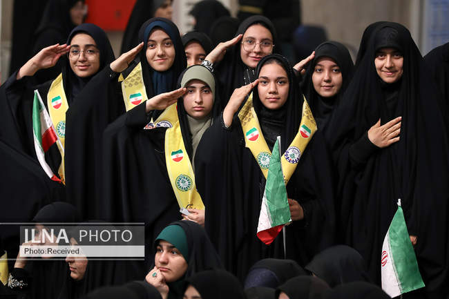 دیدار دانش‌آموزان و دانشجویان با مقام معظم رهبری
