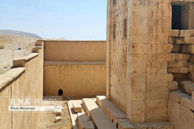 فرونشست درنقش رستم