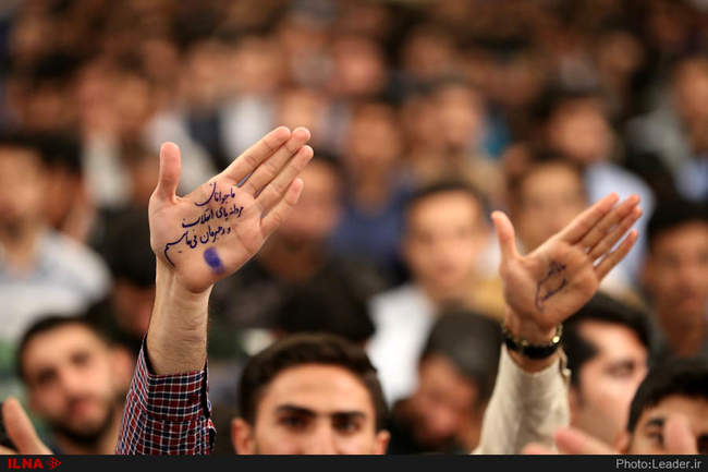 دیدار جمعی از دانشجویان و نمایندگان تشکل‌های دانشجویی با مقام معظم 