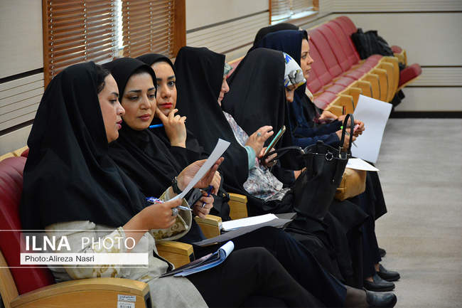 نشست خبری استاندار قزوین به مناسبت هفته دولت با اصحاب رسانه 