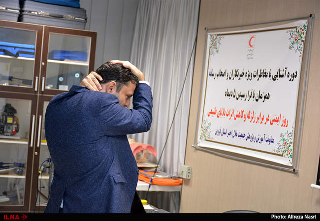 آشنایی خبرنگاران قزوین با راههای کاهش خسارت ناشی از زلزله 