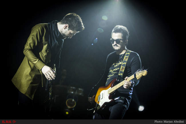 تار نوازی حمید هیراد برای مخاطبان